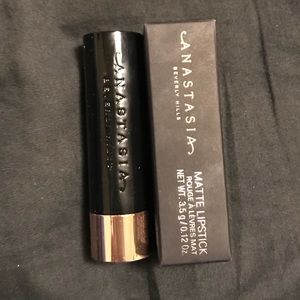💞 Anastasia Matte Lipstick - Rust